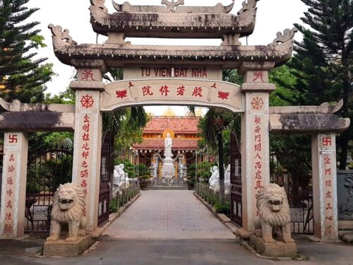 5. Chua Bat Nha Nguon Ayaruhotel.com 